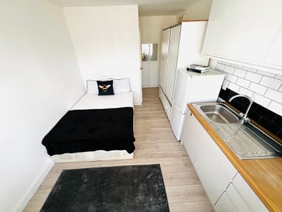 ✨ 🛏️ 2X Studios Flat to Let in Dollis Hill Main Photo