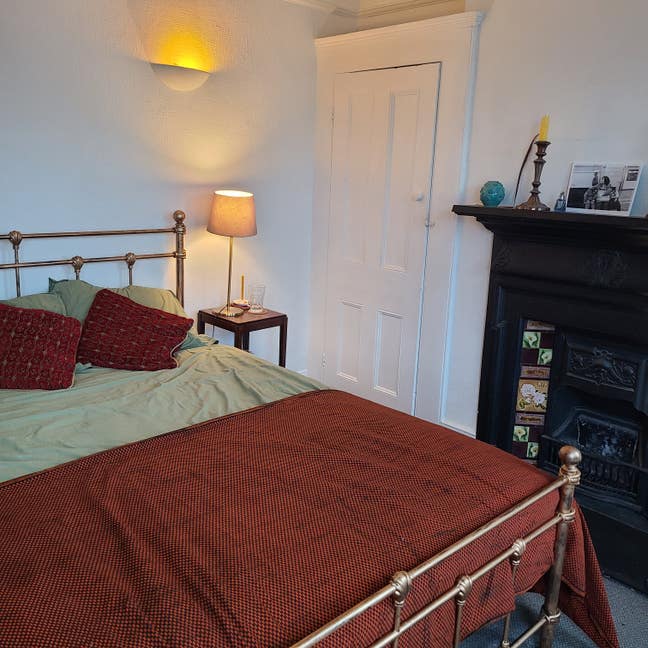 Lovely spacious Bedroom in Turnpike Lane Main Photo