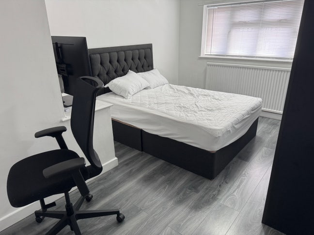 Large Double Room – All Bills Included Main Photo