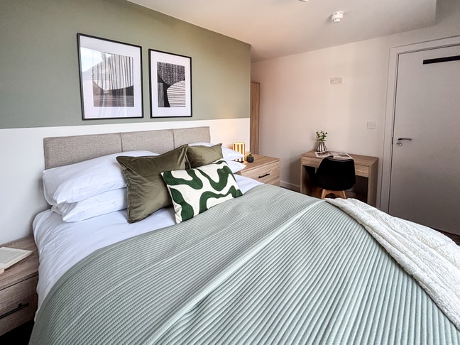 🔥 Brand New En-Suites – Central Bury 💎 Main Photo