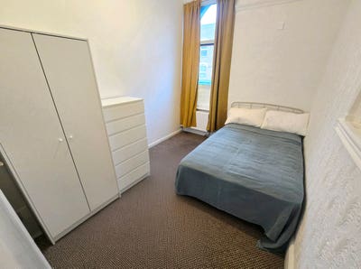 Cozy small double bills included - single use! Main Photo