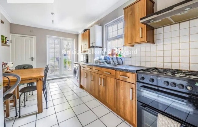 Large double room available in Tooting!  Main Photo