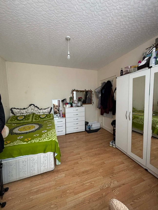 Big Double Room / couple or females only  Main Photo