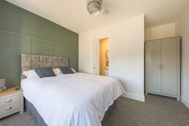 Beautiful Double Ensuite Room! Main Photo