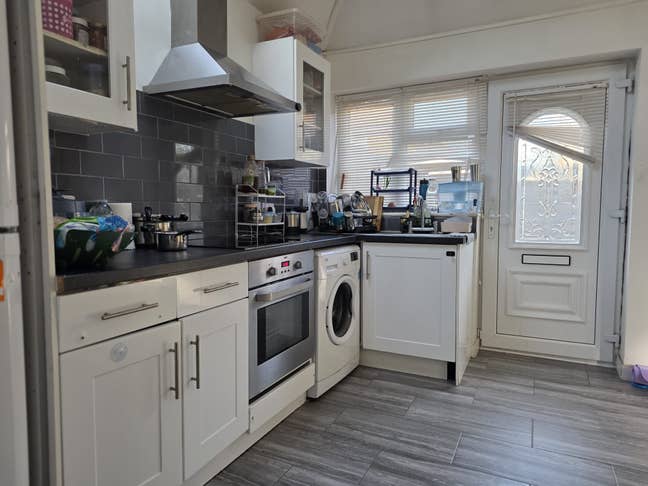 Spacious Studio flat.   Main Photo