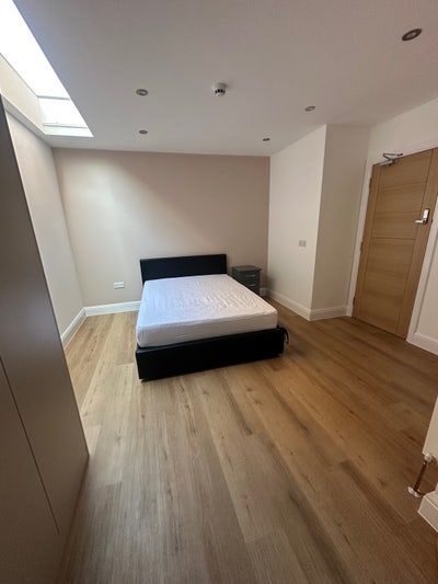 🔥Brand New Luxury En Suite Rooms SL1🔥 Main Photo