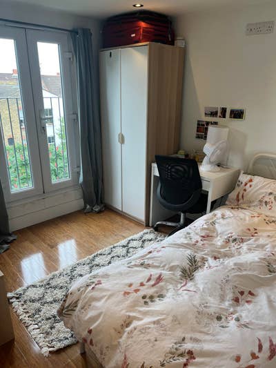 Small double Bedroom in Wimbledon Chase house  Main Photo