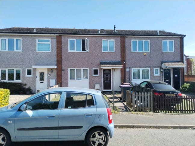 Large Double Room at a Dawley House Main Photo