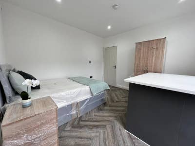 Modern Double Room - Bills Included - City Centre  Main Photo