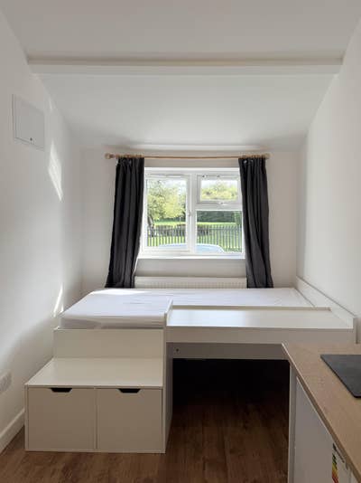Brand New En-suite Room with Kitchen to Rent, N11 Main Photo