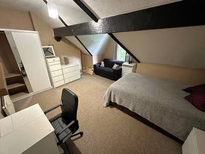 1 Large double room available Main Photo