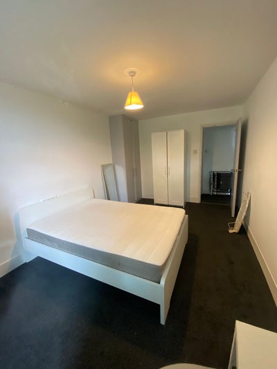 Available now Spacious Double room in 2 bed flat Main Photo