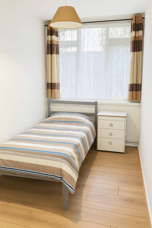 1 Single Room Newly-Refurbished Main Photo