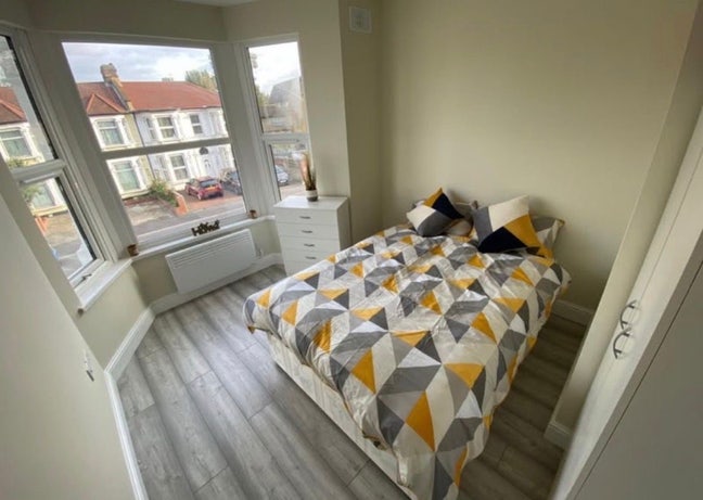 @@ Double Room's In SEVEN KINGS IG3 @@ Main Photo