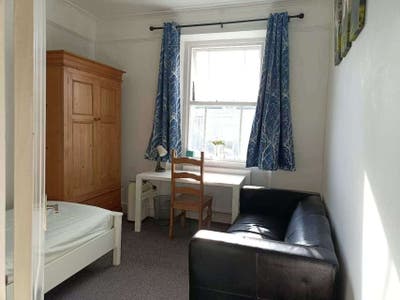 Huge & Sunny 2-Bed Flat – Perfect for Student Main Photo