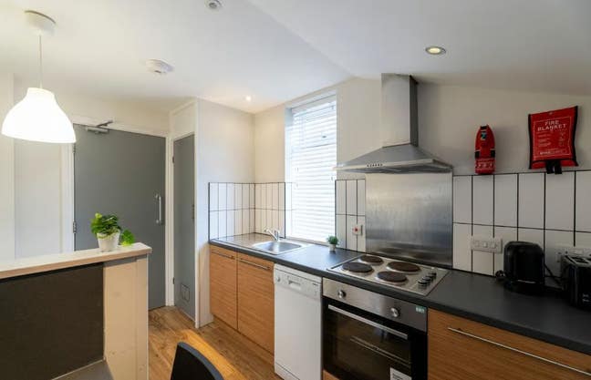 Studio flat in Heaton - Students only Main Photo