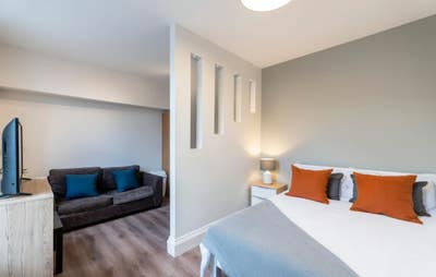 Studio flat in Heaton - Students only Main Photo