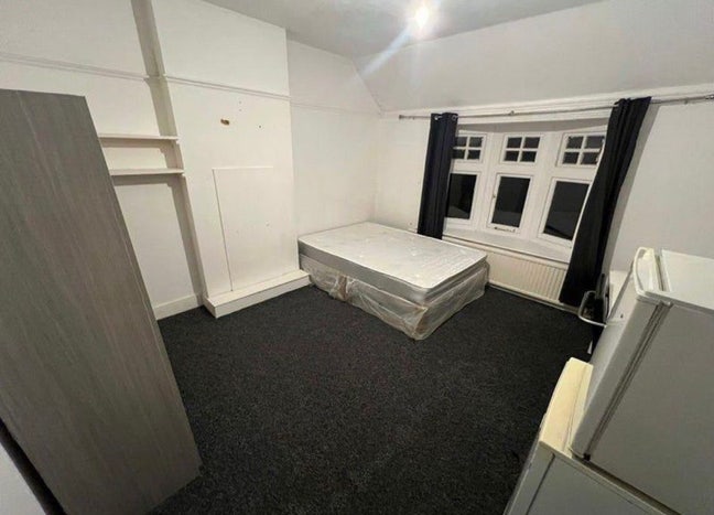 @@ Brand New Double Room In Romford RM11 Main Photo