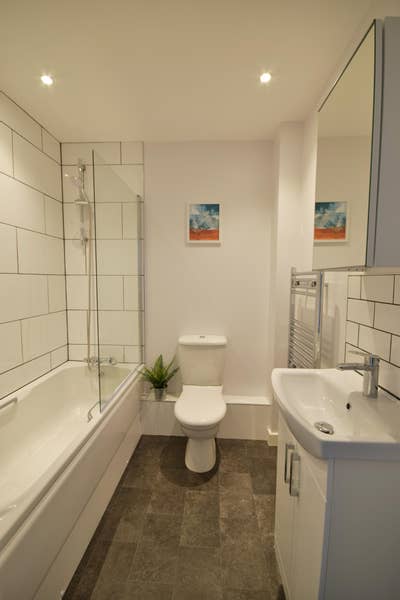 One room available for Rent in a cozy home Main Photo