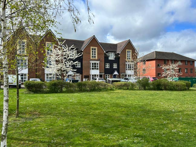 Small Double Room – Prime Location Near Hospital Main Photo