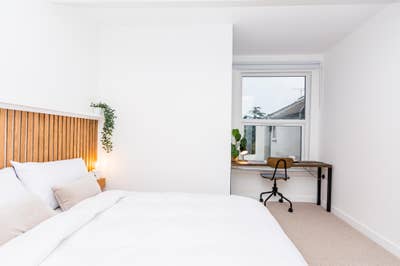 Large En-Suite Room in Quiet Professional House Main Photo