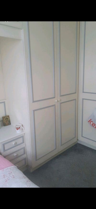 Medium room for rent in South Woodford 630 Main Photo