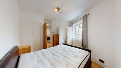 A Lovely 1 Bedroom flat covering 339 sq ft. Main Photo
