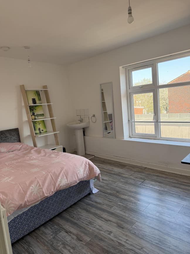 Rooms to Rent | Oldham Centre | All Bills Included Main Photo