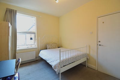 Spacious room 5 mins from station - Bills Included Main Photo