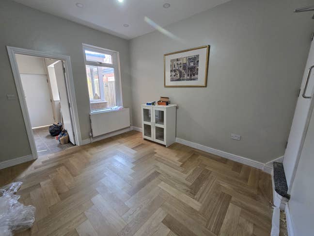 Comfortable & Spacious 3-Bed Property in B14 Main Photo