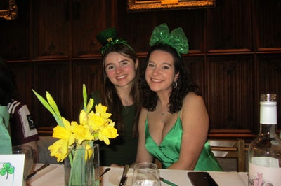 2 girls looking for flat Main Photo