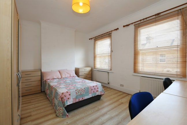   2 X Double Rms Stratford London Available Now Main Photo