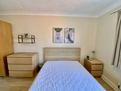 Large Ensuite Room Available near NNUH Main Photo