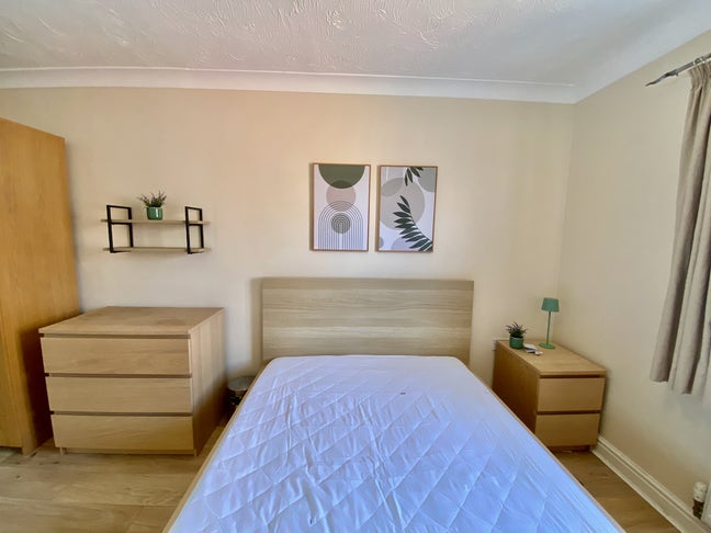 Large Ensuite Room Available near NNUH Main Photo