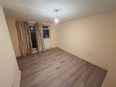 2 Bedroom Flat in Willesden, NW10 Main Photo
