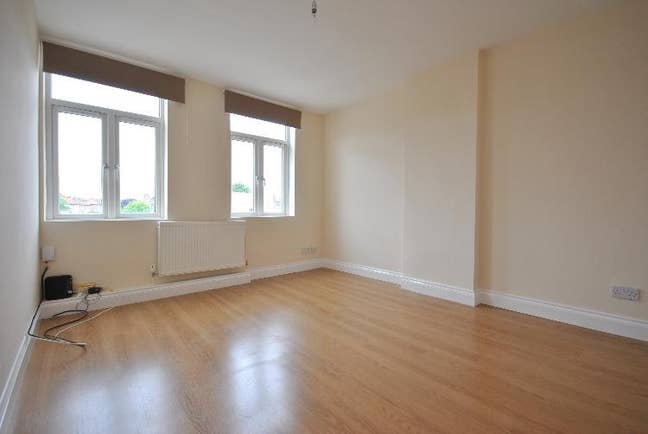 One Double Room - All Bills included Main Photo