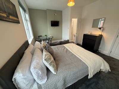 2 Double En-suite Rooms in a 5 bed houseshare Main Photo