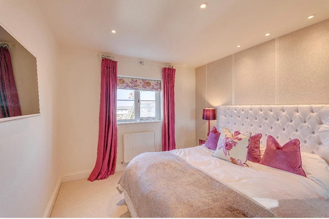 Beautiful Double bedroom for rent  Main Photo