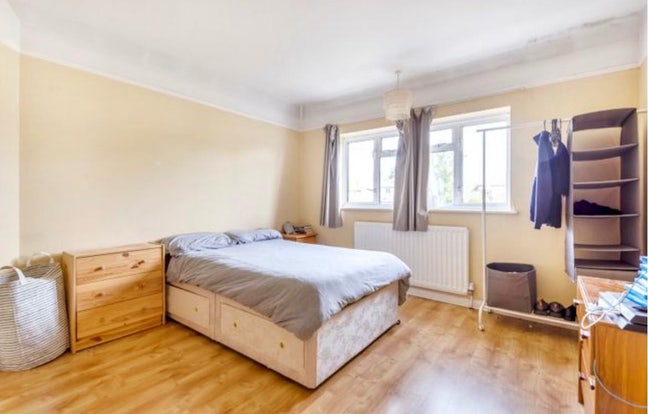 Room for rent in Aldershot Road (opposite Co-Op) Main Photo