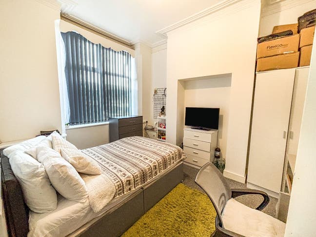 Well-Located Double Room in a 4-Bedroom Shared Hom Main Photo