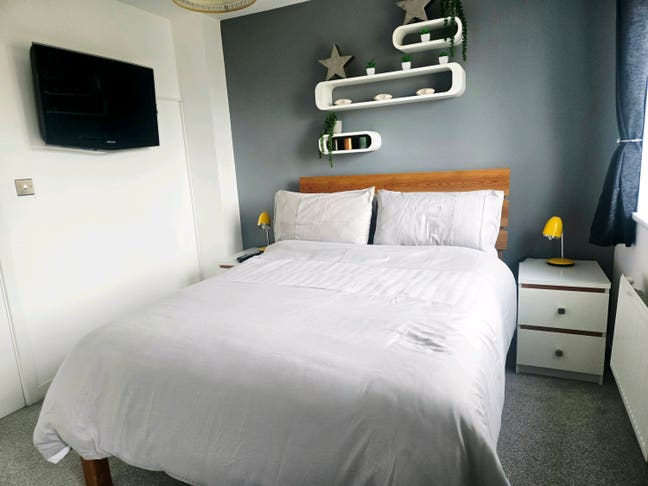 Large Double room in Weston-super-Mare  Main Photo