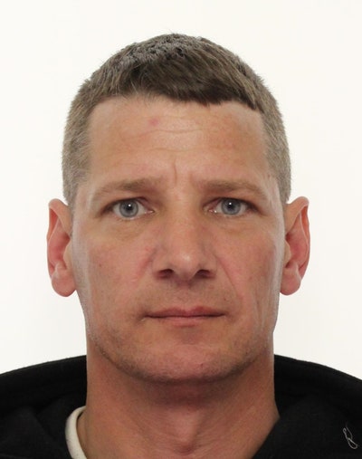 Hay im a full time working i dont really drin... Main Photo