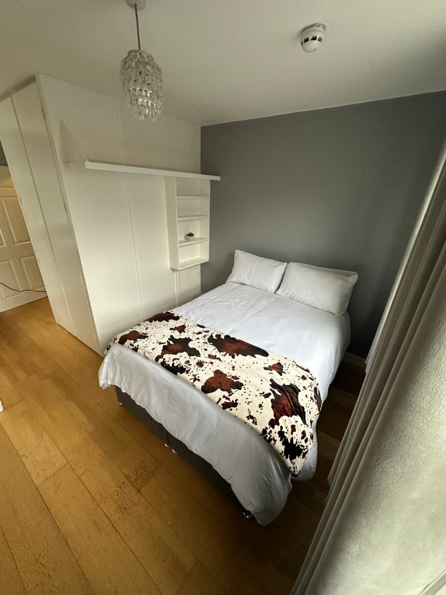 Stylish Bright Double Room in Dollis Hill Flat  Main Photo