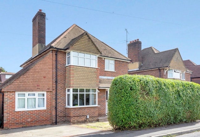 Room for rent in Aldershot Road (opposite Co-Op) Main Photo