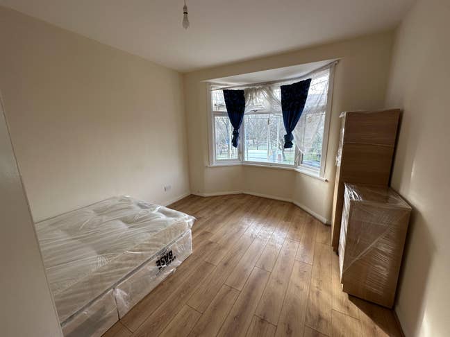 Close to Plaistow Station-All Bills/WiFi Included Main Photo
