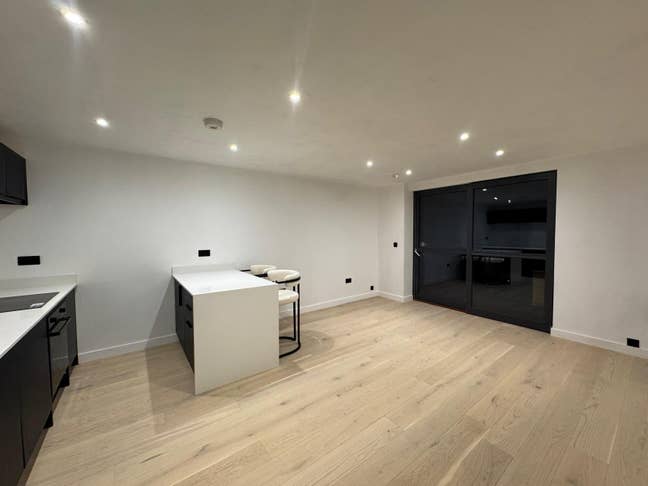 Room available end of August Main Photo