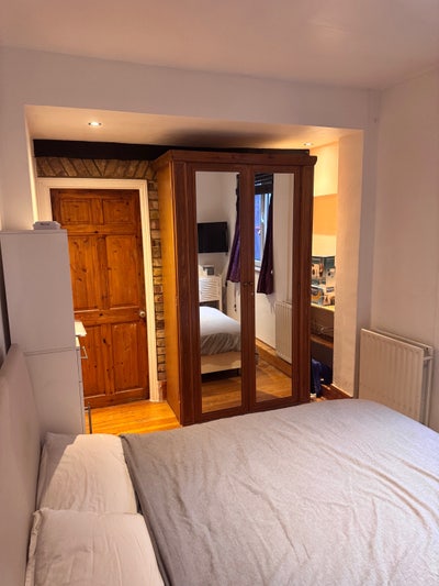 Double bedroom two bed flat north London Main Photo