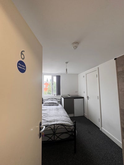 En-Suite Room Available-Supported Housing-B21 Area Main Photo