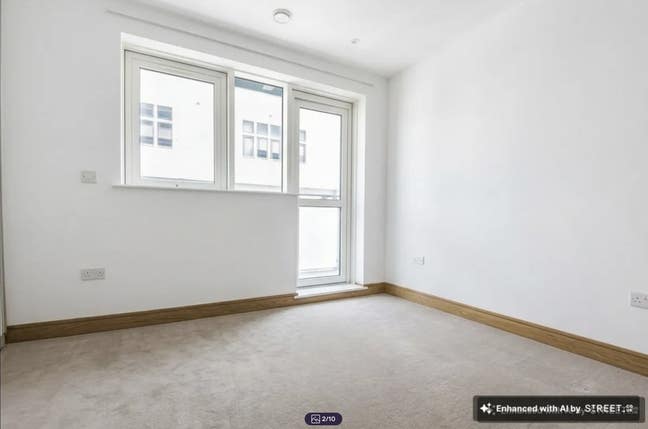 Bedroom + bathroom on Bermondsey Street Main Photo