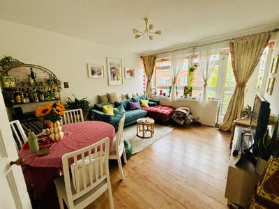 Sunny Double Room on Portobello Road Main Photo